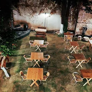 Otel Wood House